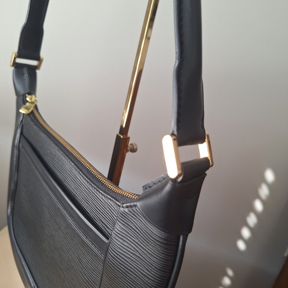 RARE! LOUIS VUITTON epi leather Masty bag - Picture 9 of 14